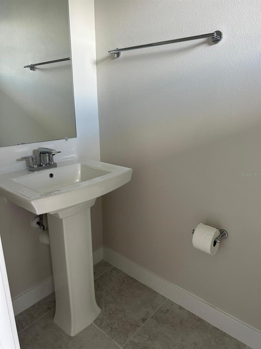 AMBER CREEK AT LAKEWOOD RANCH - Residential Lease