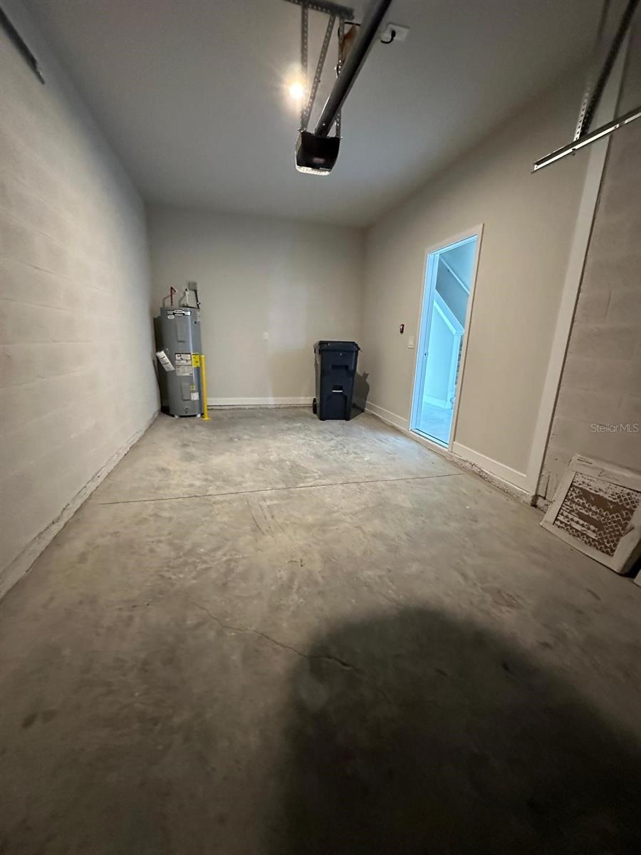 AMBER CREEK AT LAKEWOOD RANCH - Residential Lease