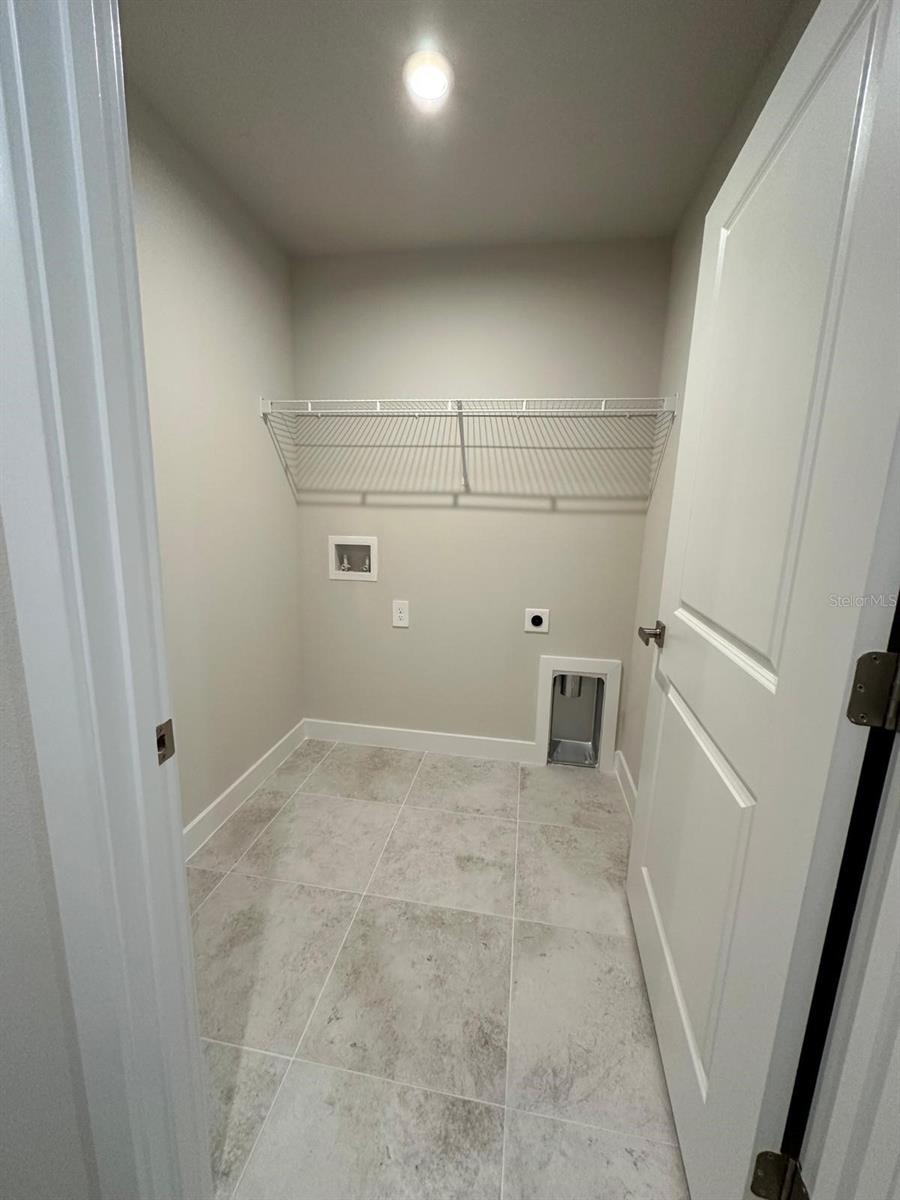 AMBER CREEK AT LAKEWOOD RANCH - Residential Lease