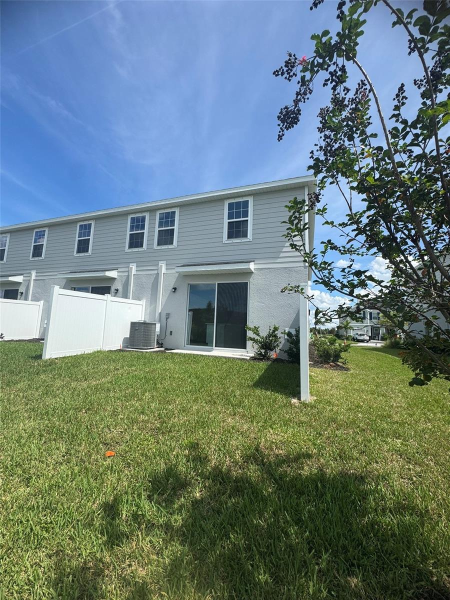 AMBER CREEK AT LAKEWOOD RANCH - Residential Lease