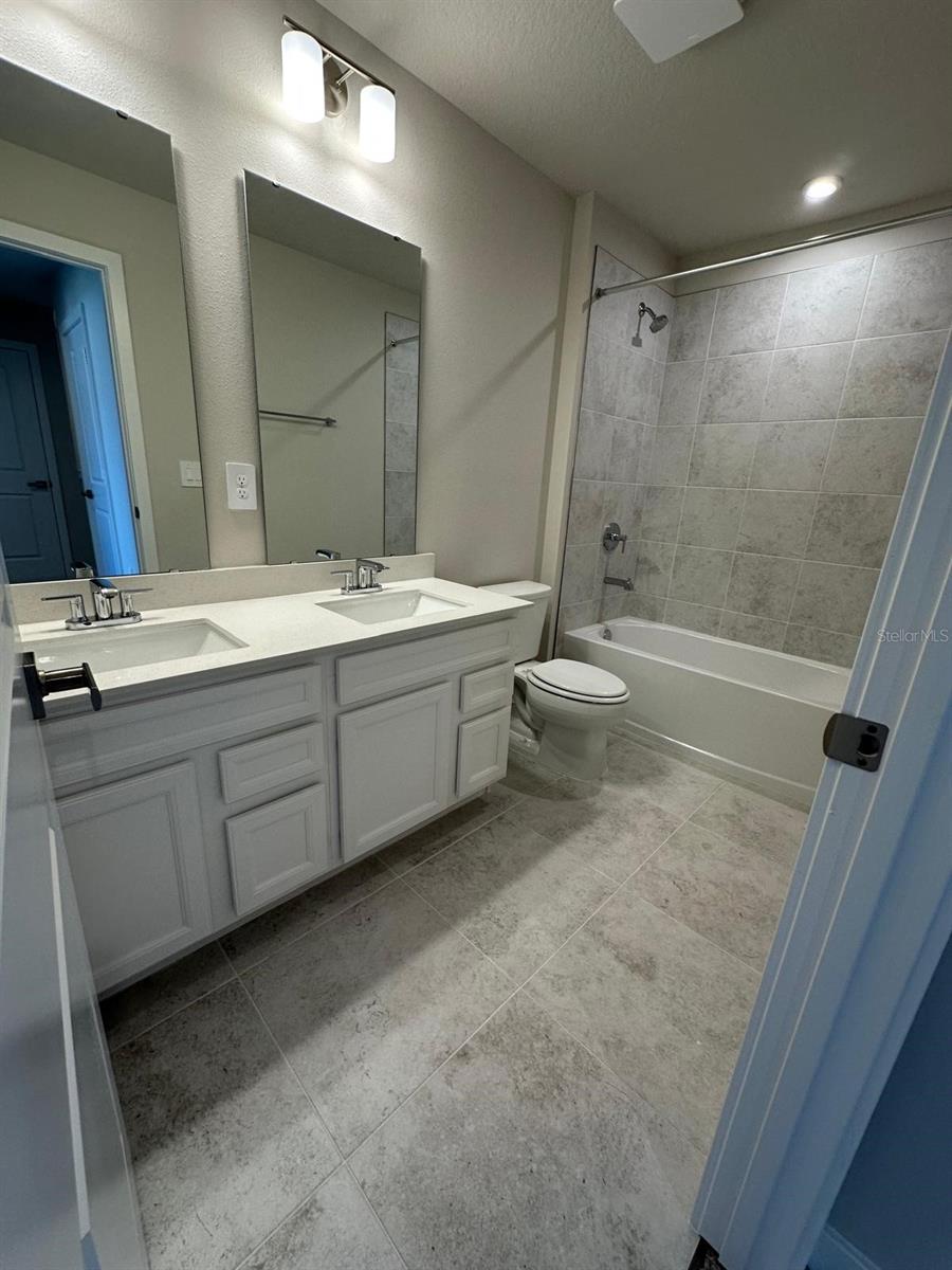 AMBER CREEK AT LAKEWOOD RANCH - Residential Lease