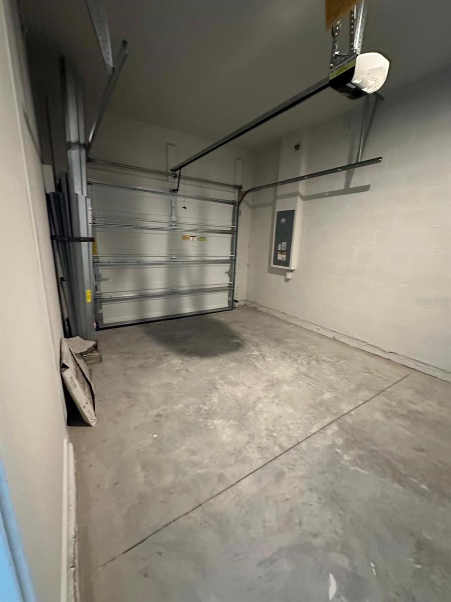 AMBER CREEK AT LAKEWOOD RANCH - Residential Lease