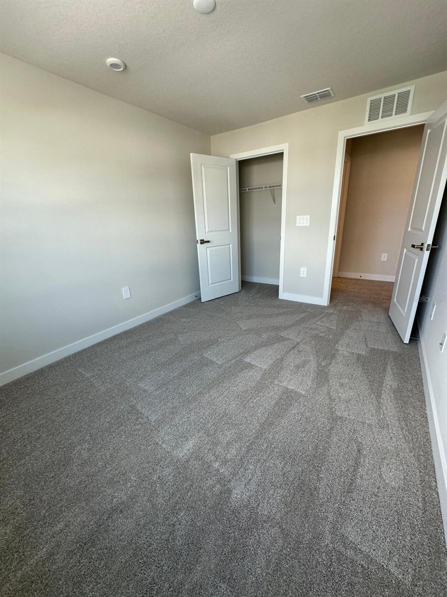 AMBER CREEK AT LAKEWOOD RANCH - Residential Lease