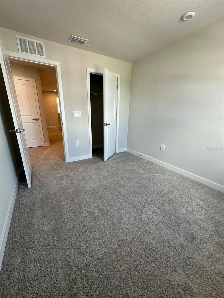 AMBER CREEK AT LAKEWOOD RANCH - Residential Lease