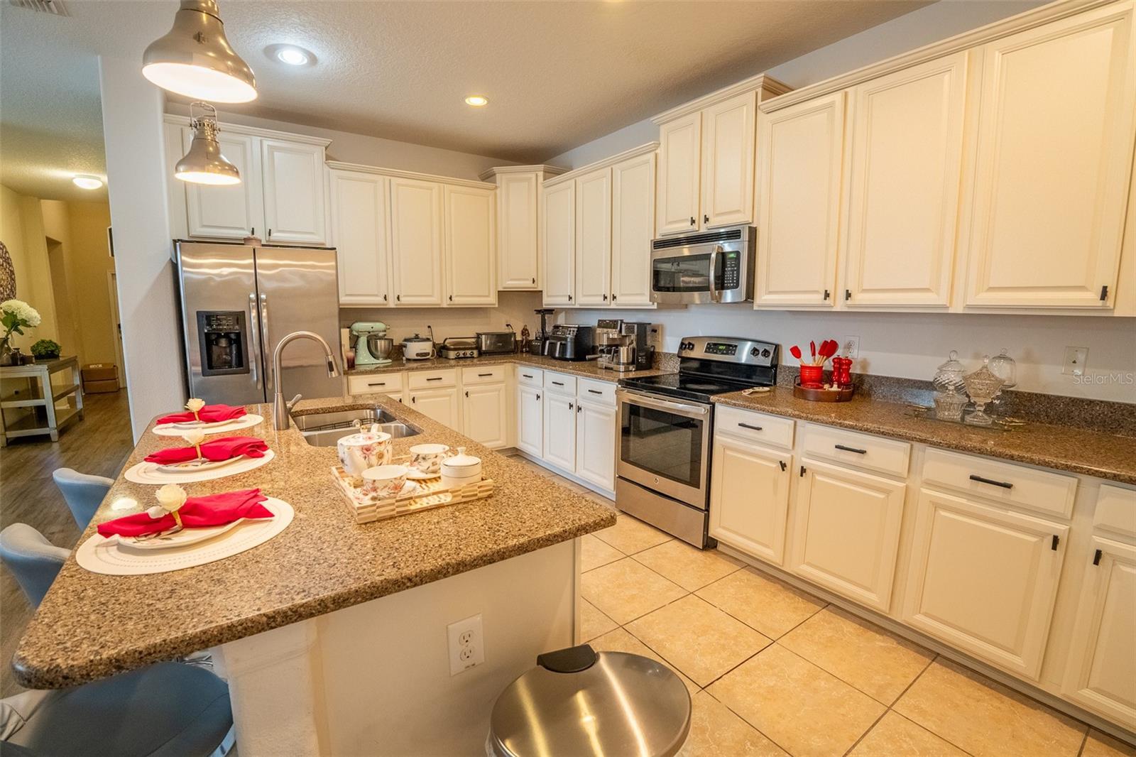 ALEXANDER RDG - Residential