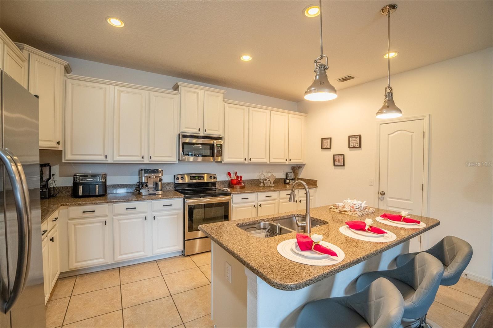 ALEXANDER RDG - Residential