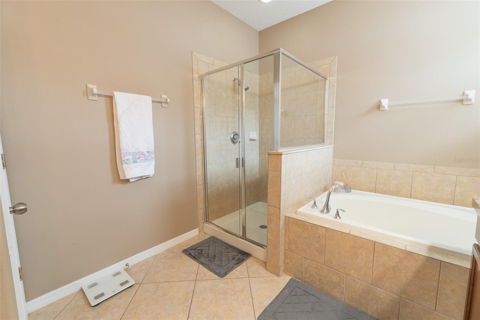 ALEXANDER RDG - Residential