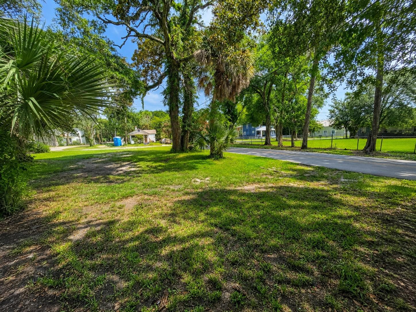 547 LIVE OAK AVENUE