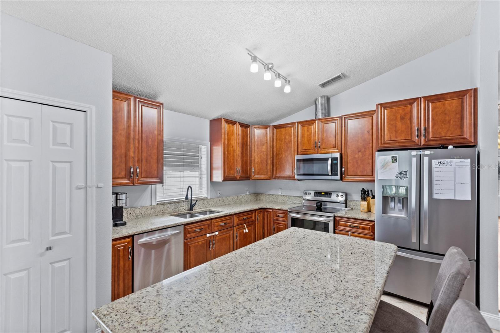 CROSS CREEK PH 02 - Residential