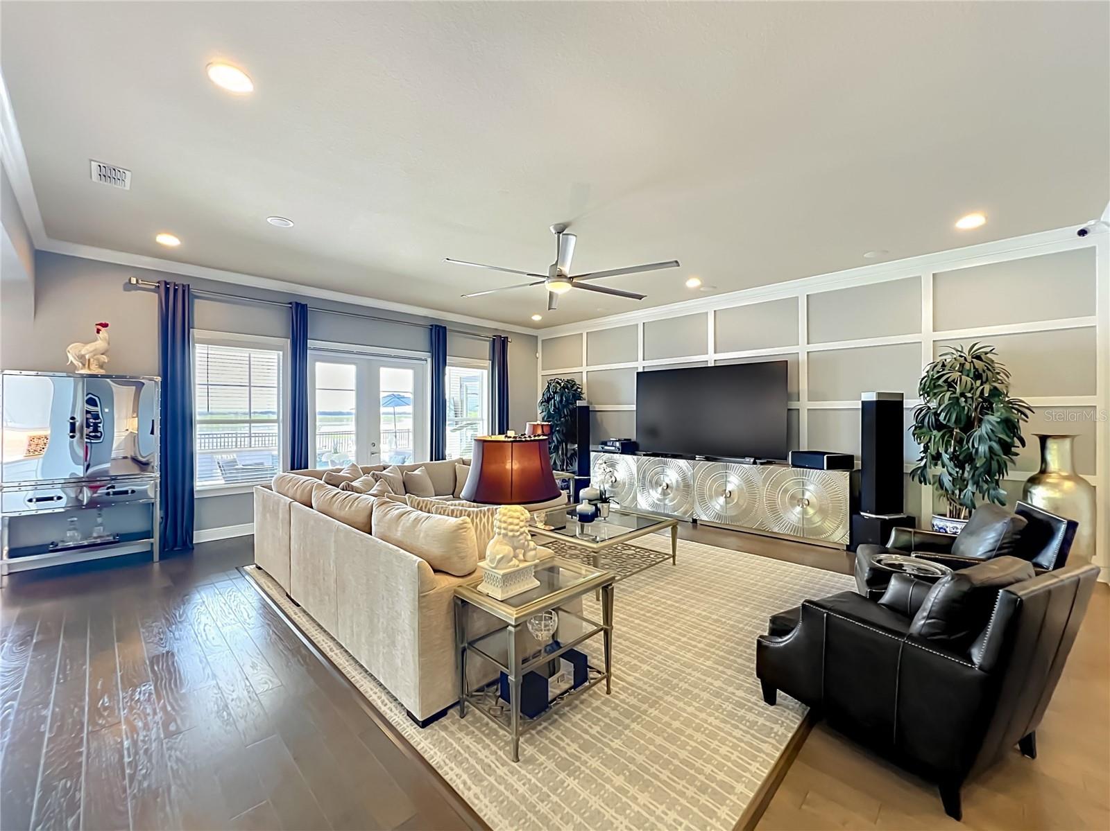JOHNS LAKE POINTE - Residential
