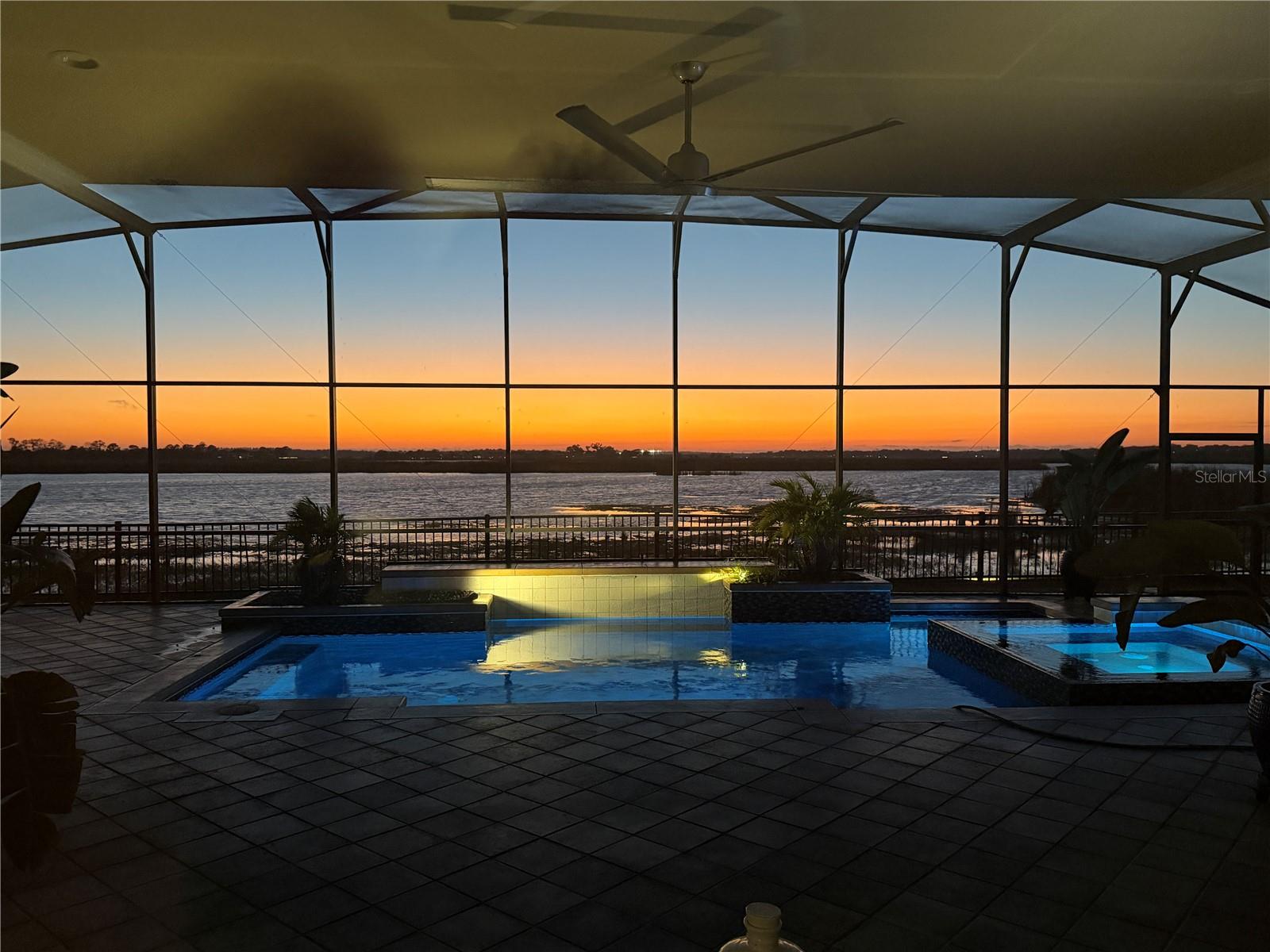 JOHNS LAKE POINTE - Residential