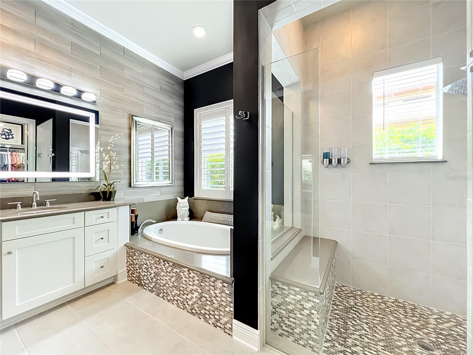 JOHNS LAKE POINTE - Residential