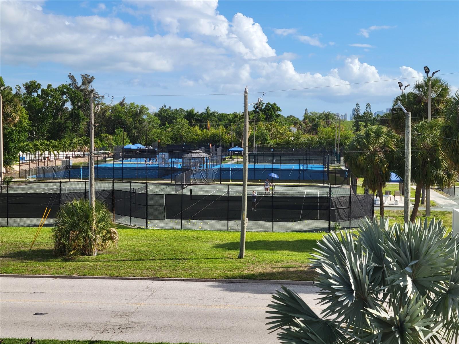 WINSTON PARK NORTHEAST - Residential