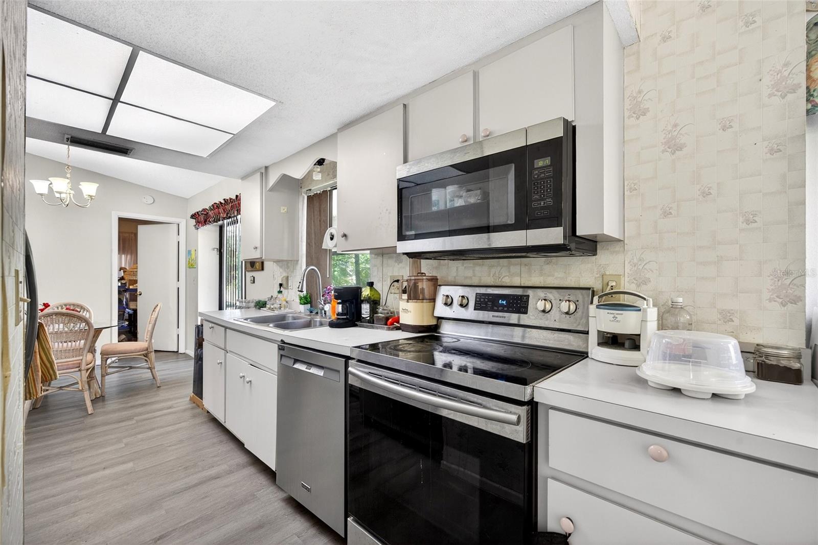 SOUTH VENICE - Residential
