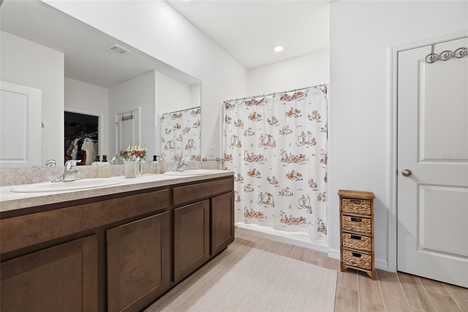 CHESTNUT VILLAGE - Residential