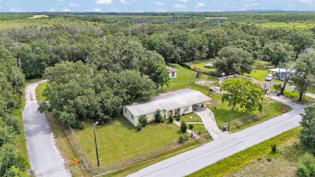 Photo of 150 North Avenue, Mulberry, FL 33860 (MLS # L4954189)