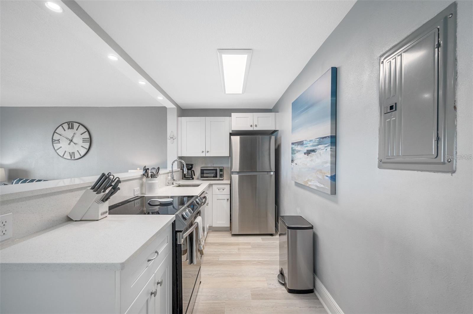 TAHITIAN TOWERS CONDO - Residential