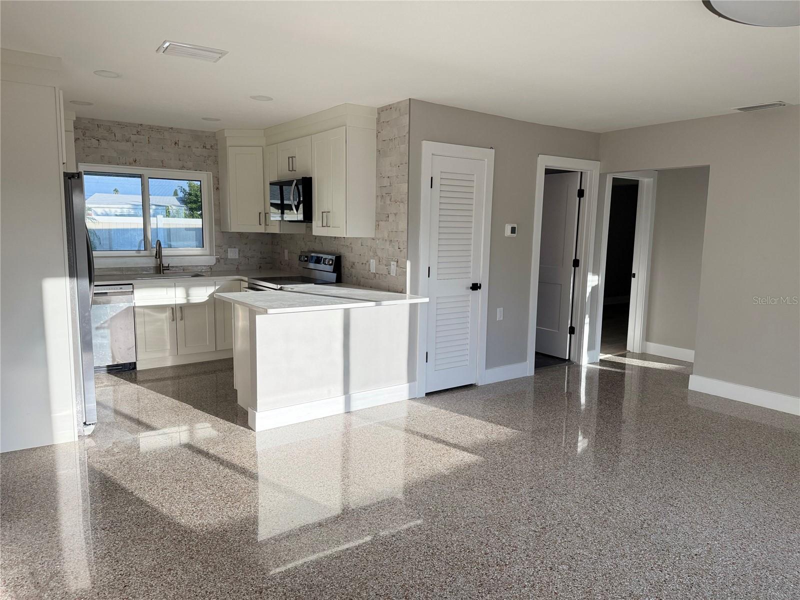 BAY POINT ESTATES 1ST ADD - Residential Lease