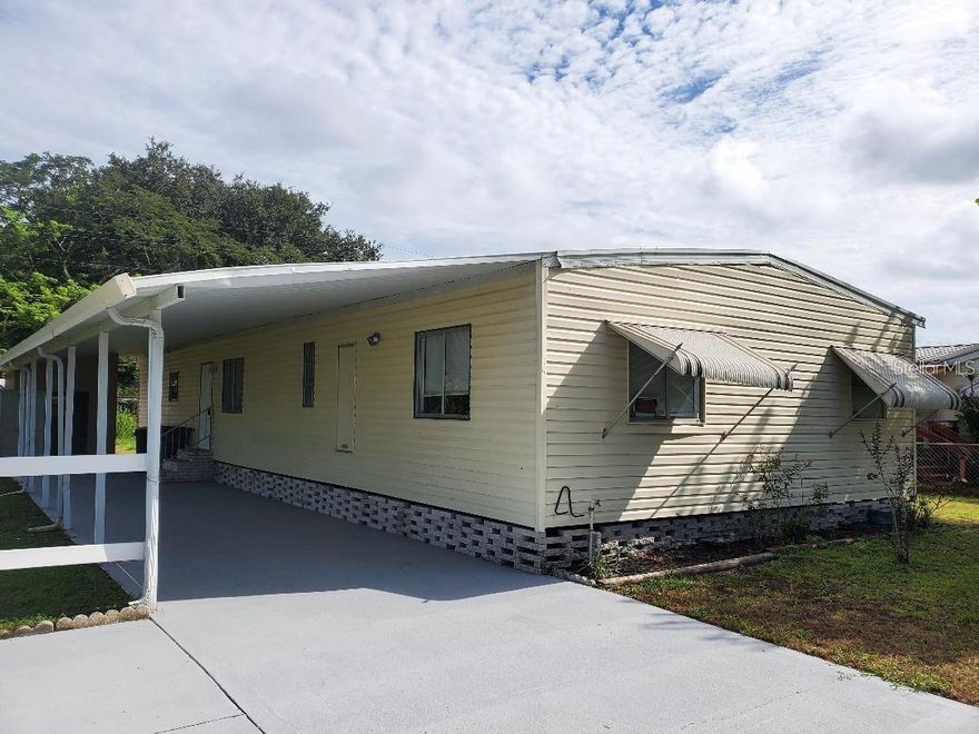 LAKELAND. Available now, Vacant. No HOA. recondition manufactured home. 3 Beds 2 Baths. Central Air Conditioning.  Large Great-room, Back screened porch. Large Carport. No rear neighbors. Nice and peaceful community. Laundry room included.

https://www.larosapm.com/listings/detail/639f278e-6998-4def-8579-a0b947ceb6d8