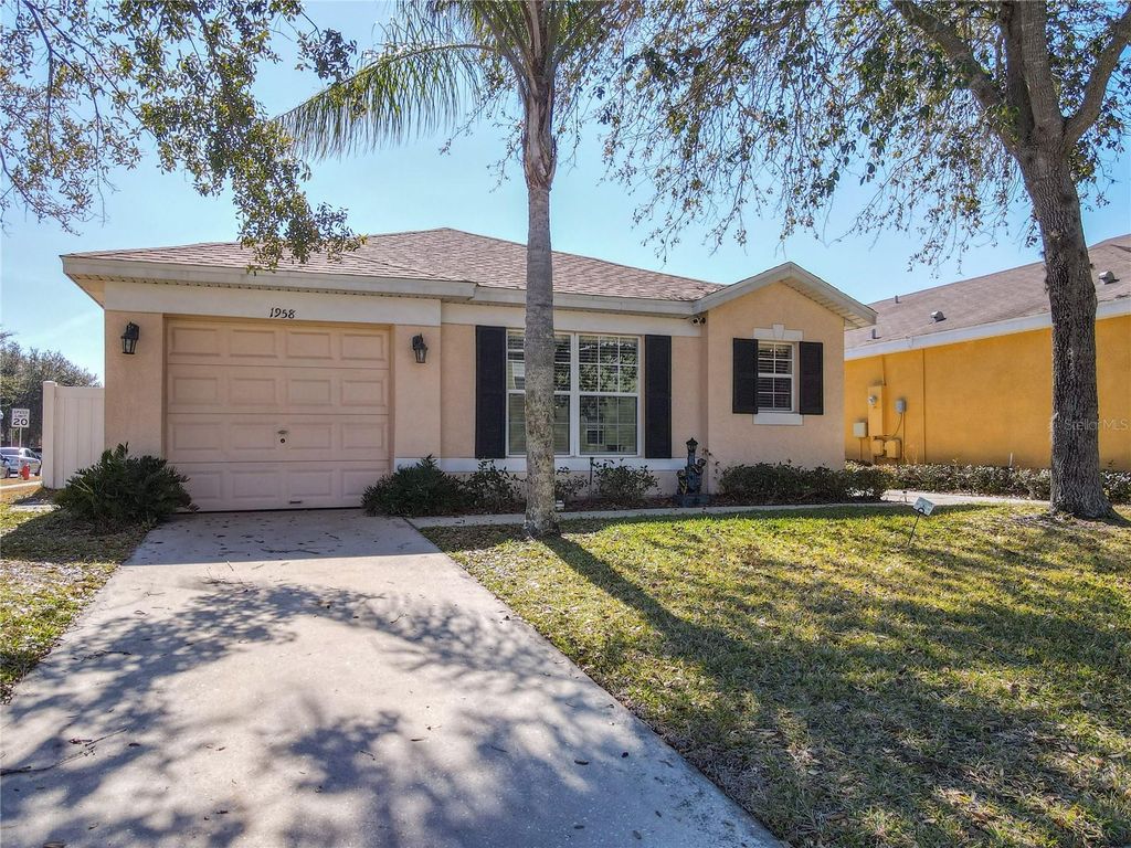 Photo of 1958 Royal Ridge Drive, Davenport, FL 33896 (MLS # G5107668)