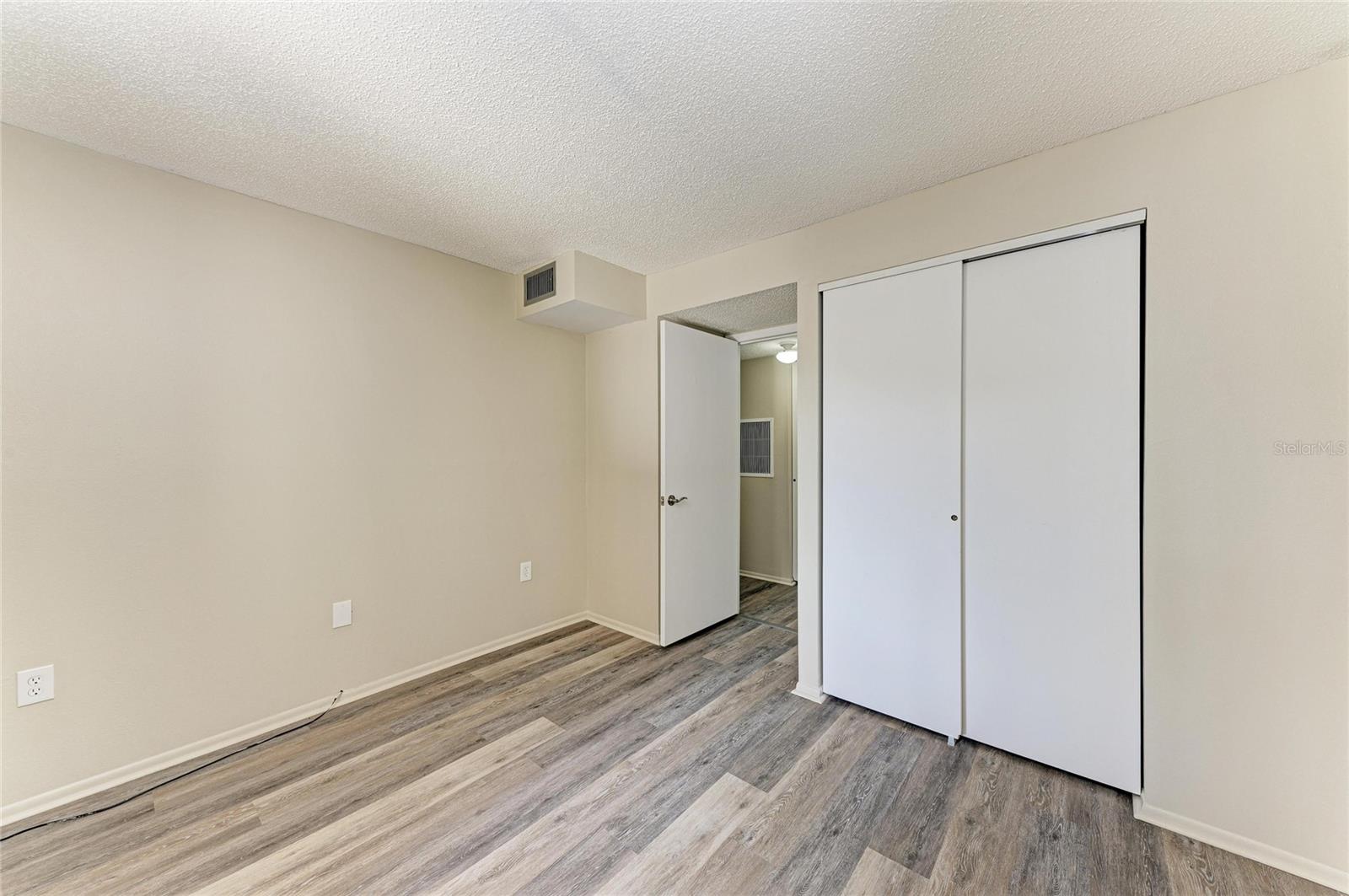 BAYSHORE ON THE LAKE APTS II SEC 2 - Residential