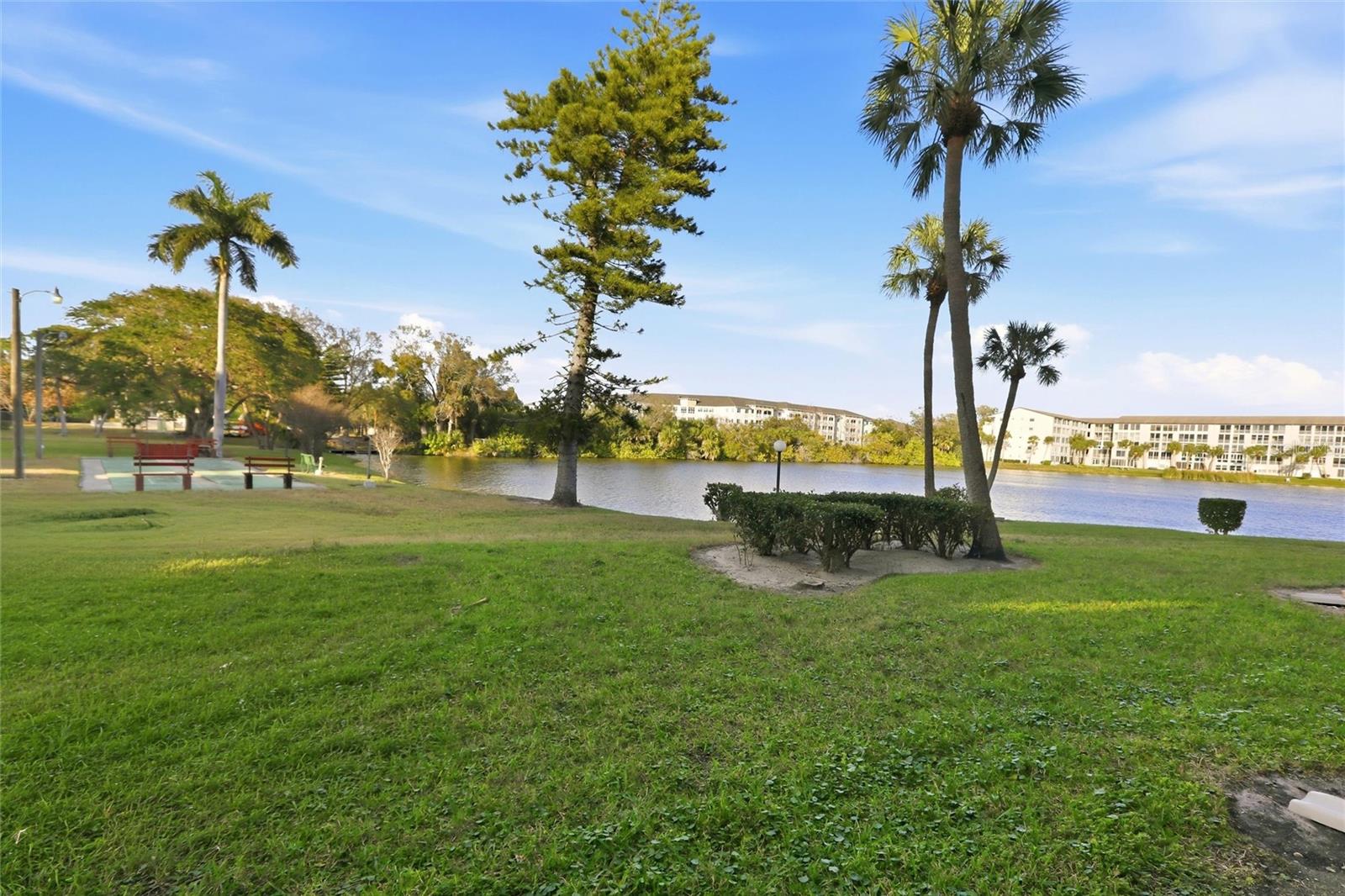 BAYSHORE ON THE LAKE APTS II SEC 2 - Residential