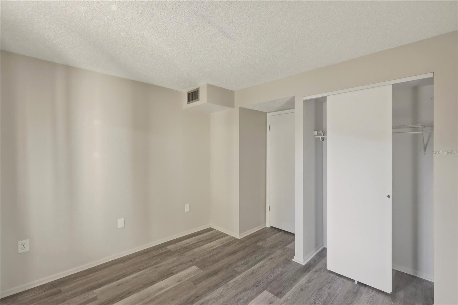 BAYSHORE ON THE LAKE APTS II SEC 2 - Residential