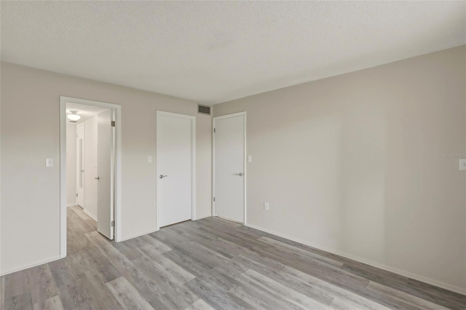 BAYSHORE ON THE LAKE APTS II SEC 2 - Residential