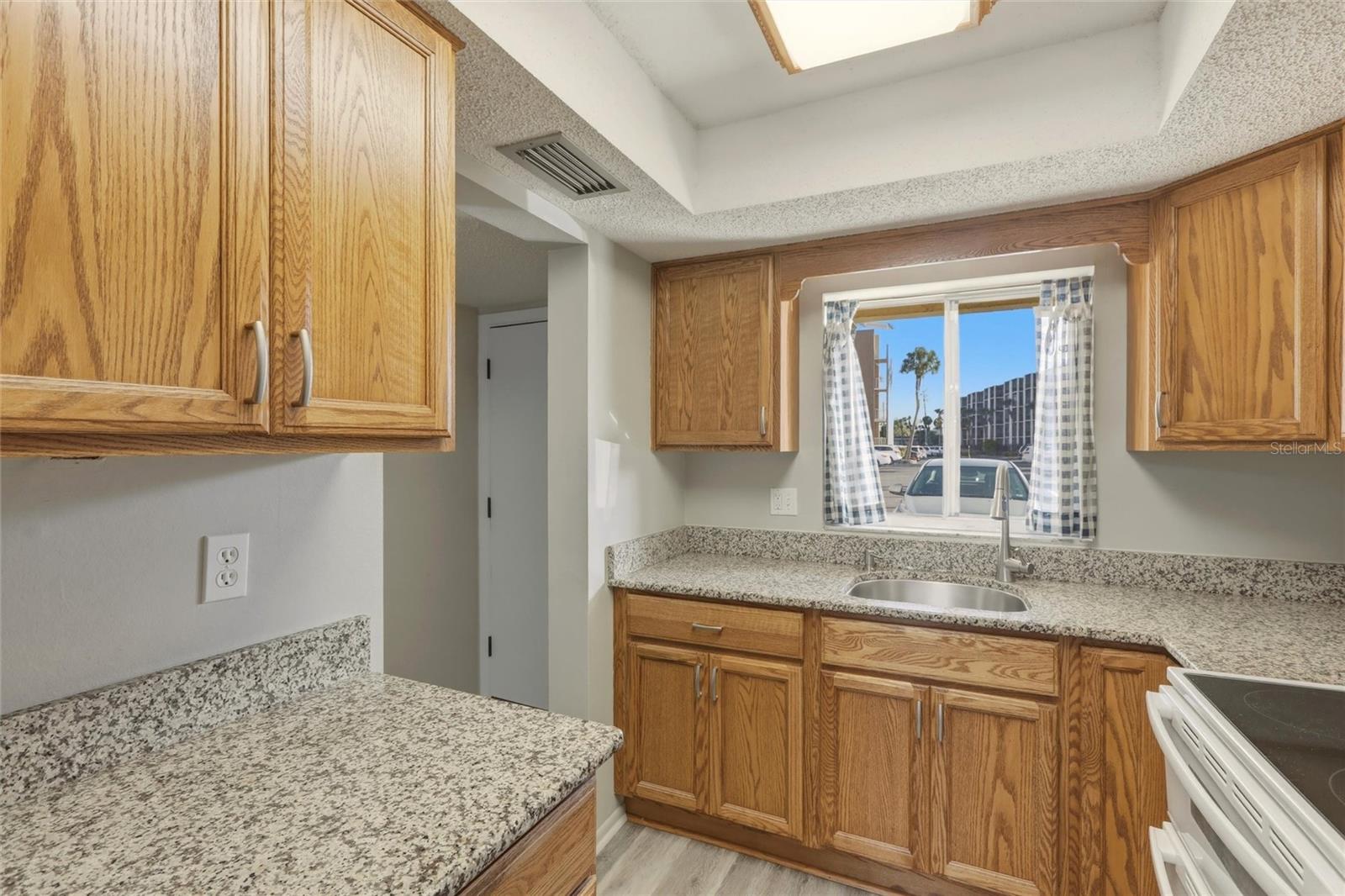 BAYSHORE ON THE LAKE APTS II SEC 2 - Residential