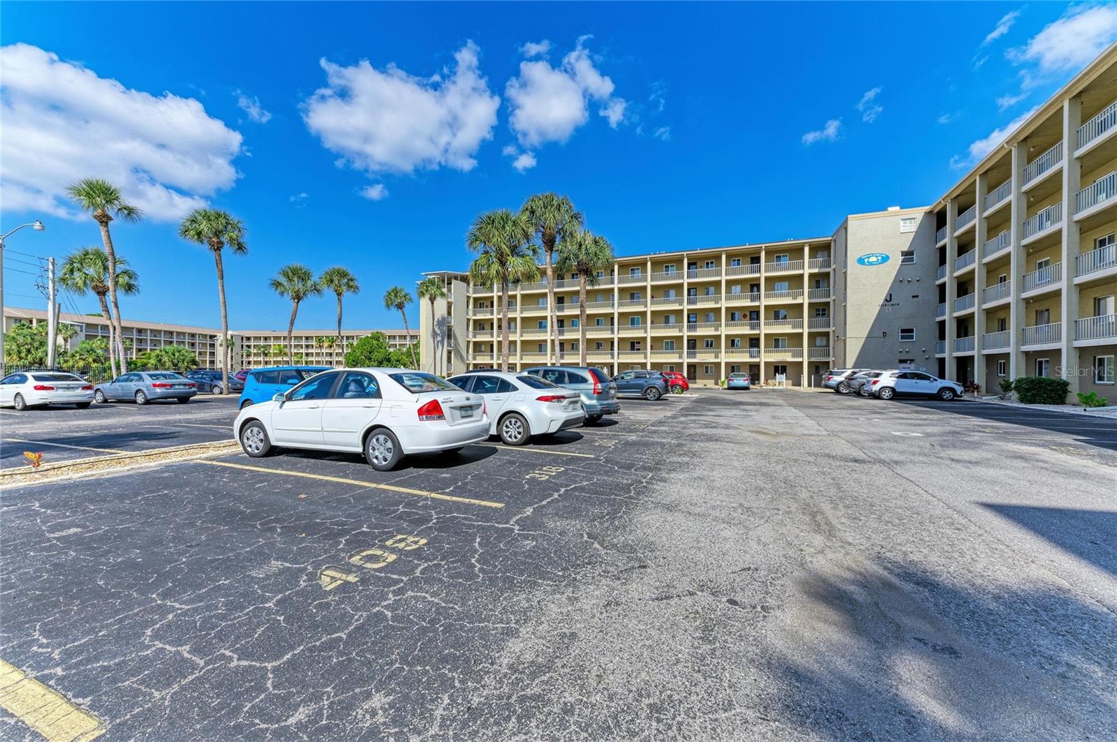 BAYSHORE ON THE LAKE APTS II SEC 2 - Residential