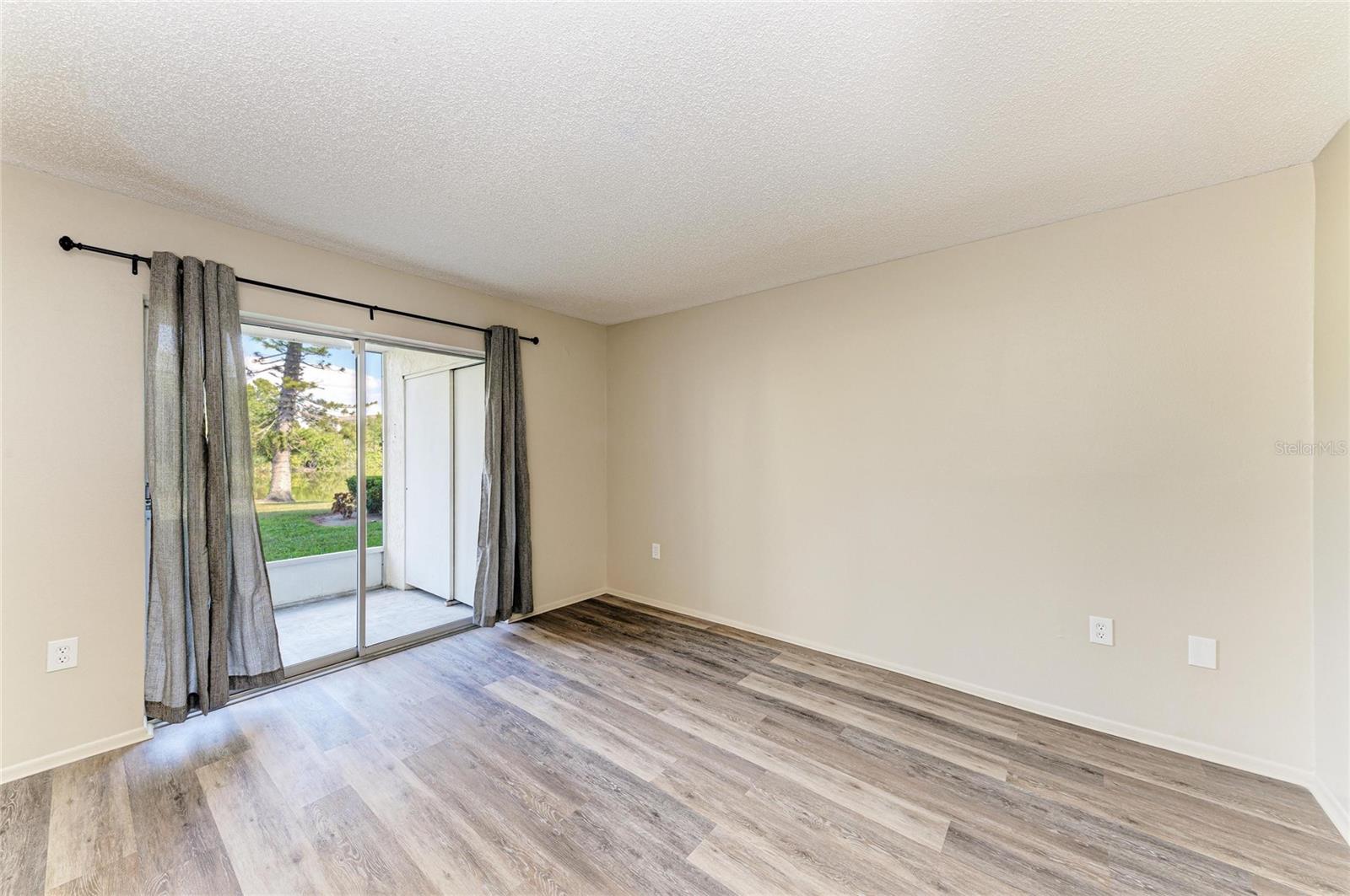 BAYSHORE ON THE LAKE APTS II SEC 2 - Residential