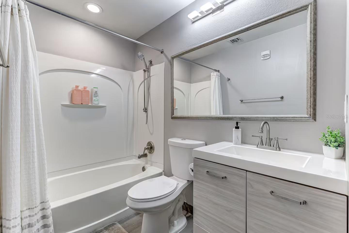 BLUE HERON BEACH RESIDENCE TOWER I - Residential