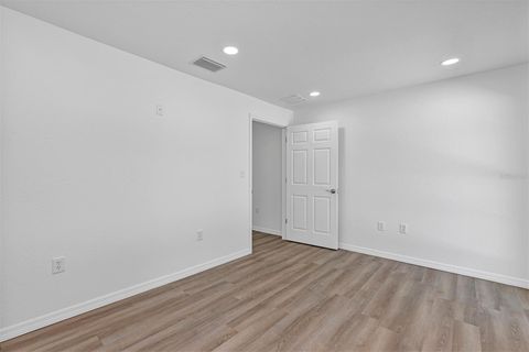 Tiny photo for 504 Stanley Avenue, Wildwood, FL 34785 (MLS # G5103412)