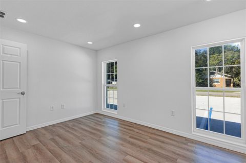 Tiny photo for 504 Stanley Avenue, Wildwood, FL 34785 (MLS # G5103412)