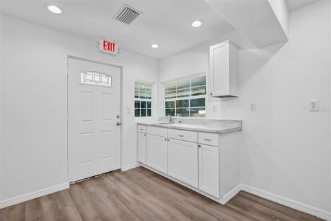 Tiny photo for 504 Stanley Avenue, Wildwood, FL 34785 (MLS # G5103412)