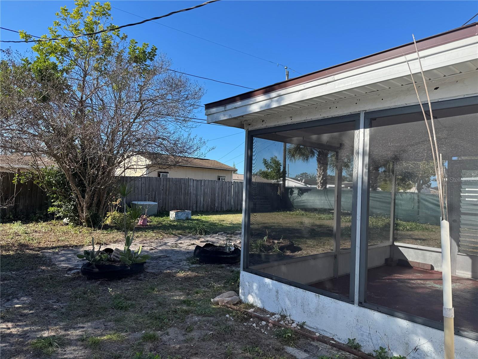 COUNTRY ESTATES - Residential