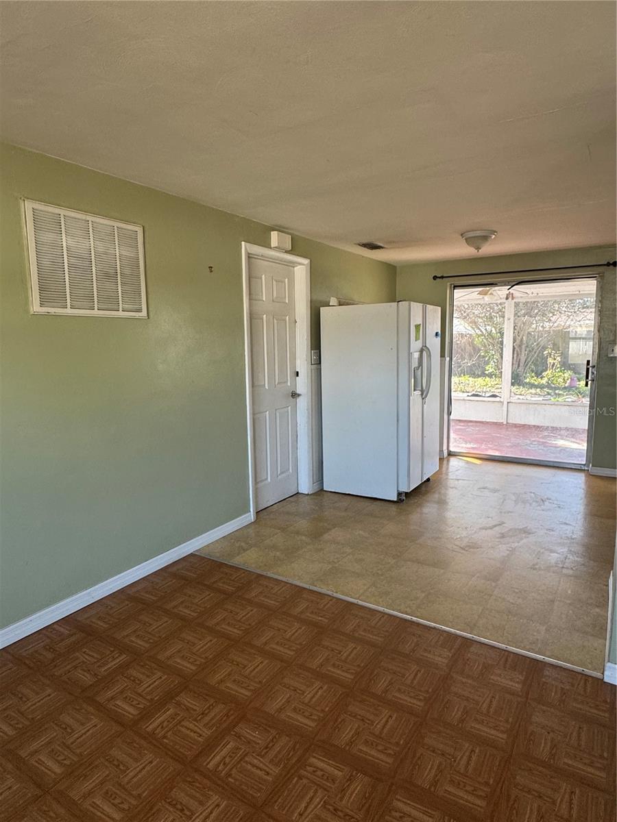 COUNTRY ESTATES - Residential