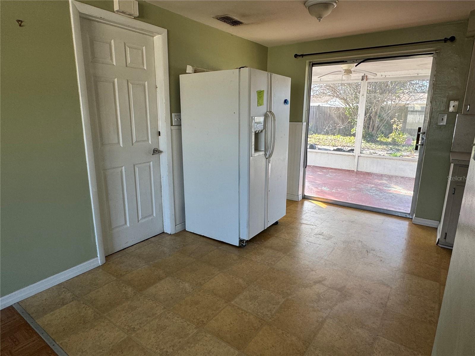 COUNTRY ESTATES - Residential