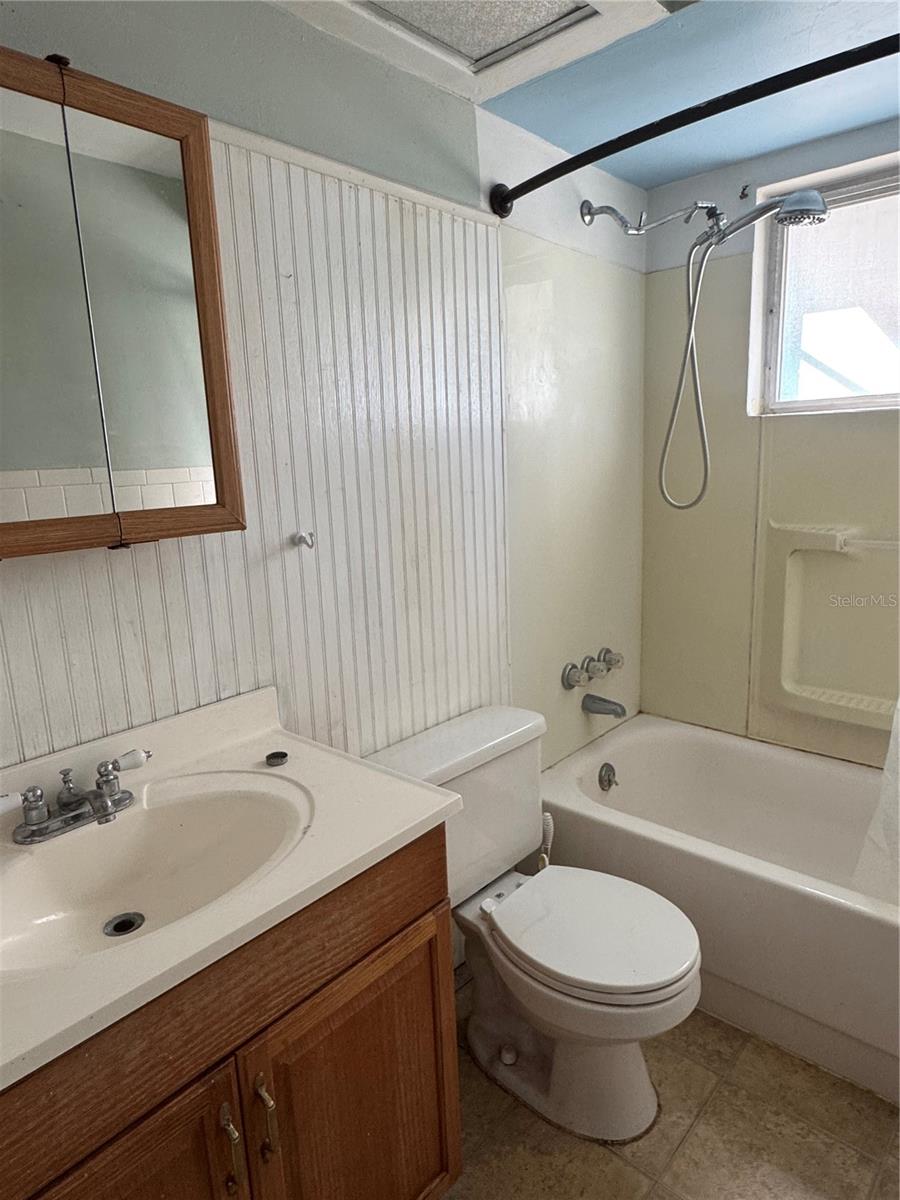 COUNTRY ESTATES - Residential