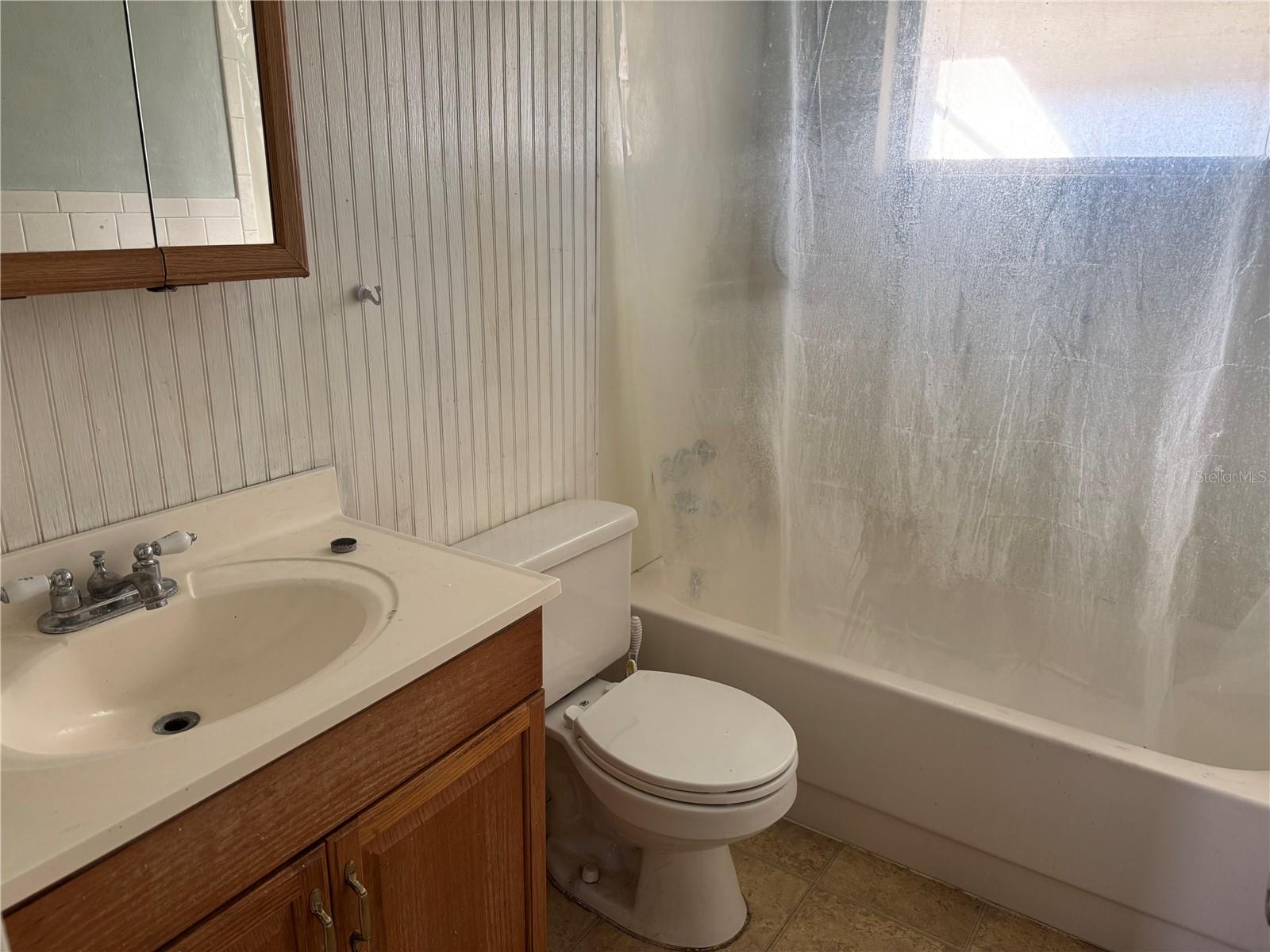 COUNTRY ESTATES - Residential