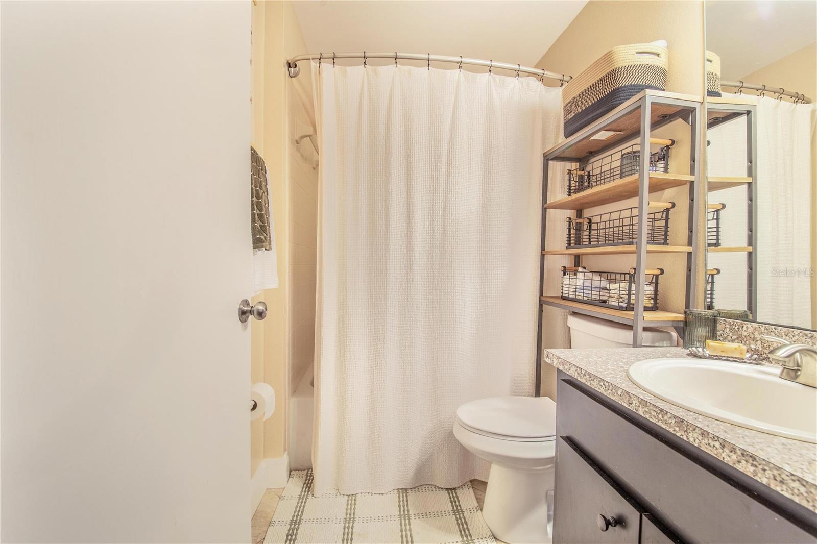 WALK IN WATER LAKE ESTATES PH 03 - Residential