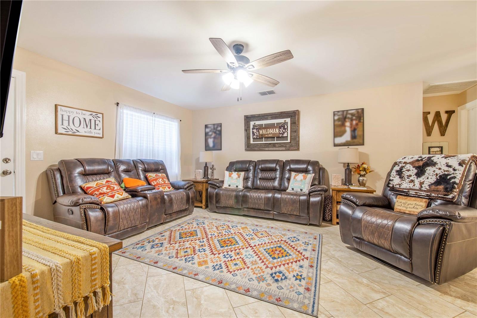 WALK IN WATER LAKE ESTATES PH 03 - Residential