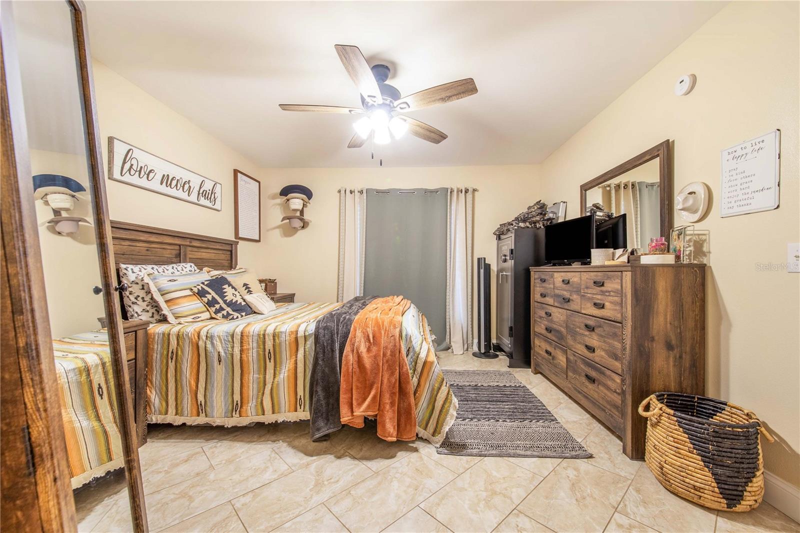 WALK IN WATER LAKE ESTATES PH 03 - Residential