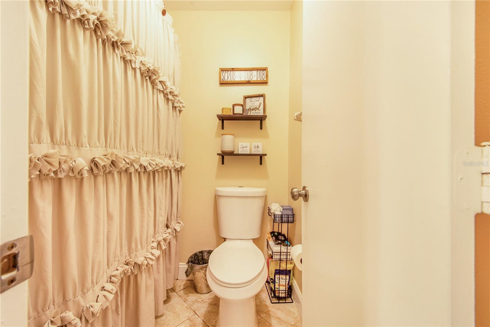 WALK IN WATER LAKE ESTATES PH 03 - Residential