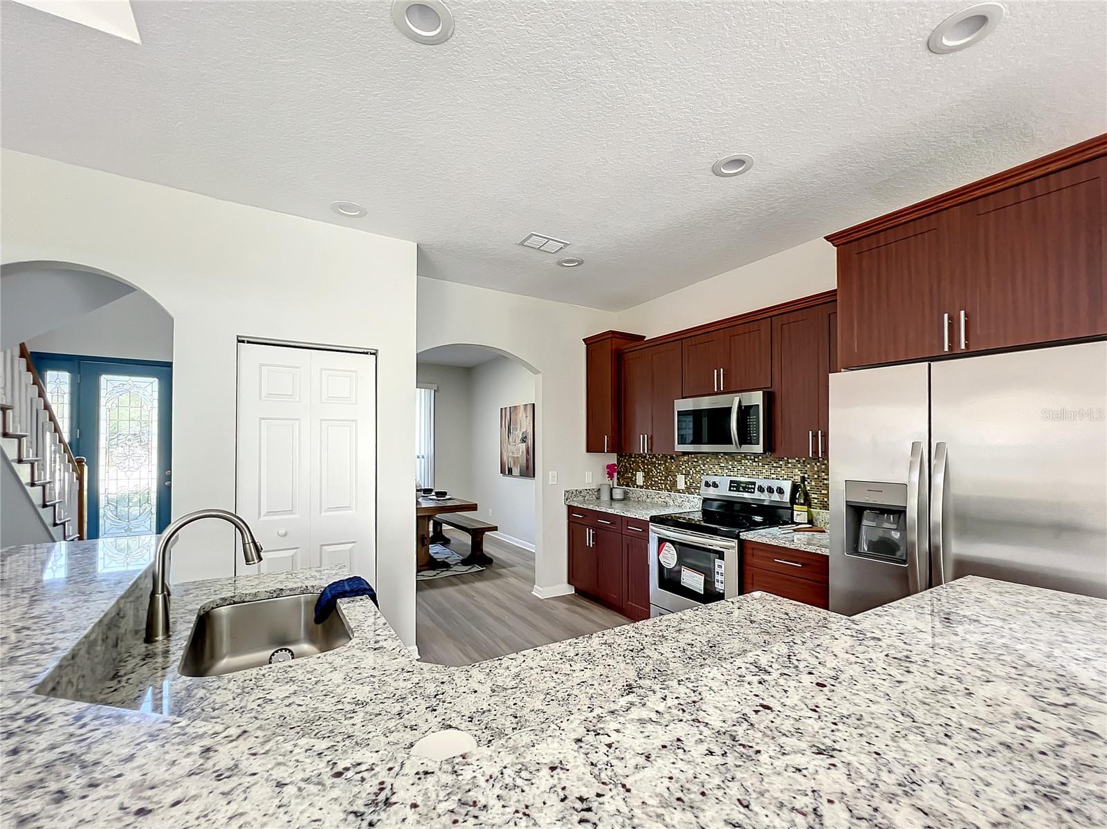 GOLDEN ACRES - Residential