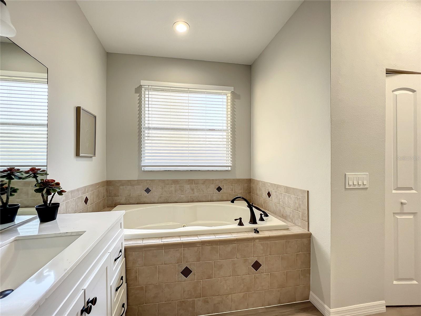 GOLDEN ACRES - Residential