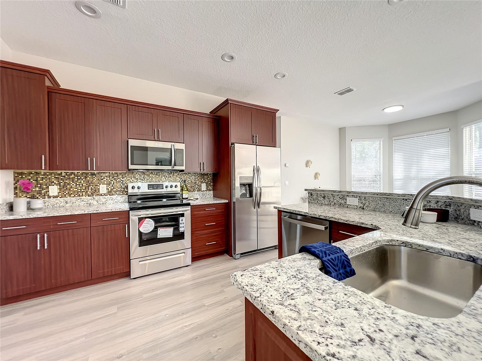 GOLDEN ACRES - Residential