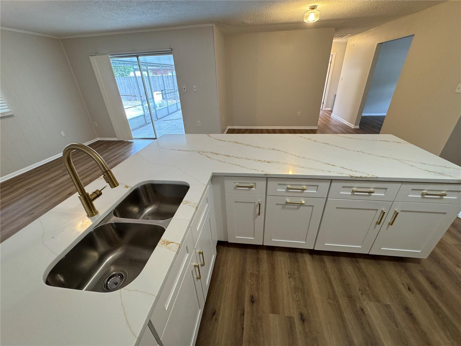 LAKE PARKER ESTATES - Residential Lease