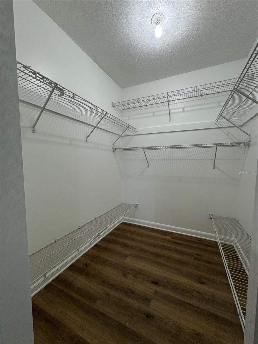 LAKE PARKER ESTATES - Residential Lease