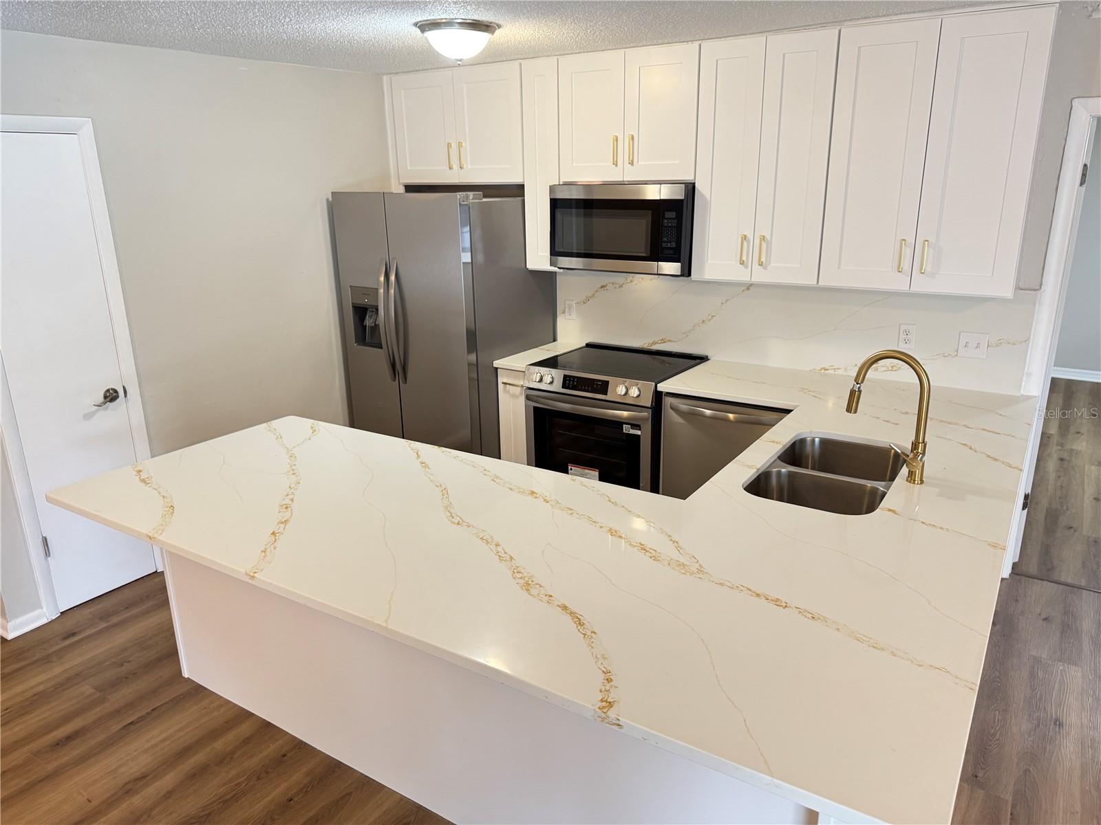 LAKE PARKER ESTATES - Residential Lease